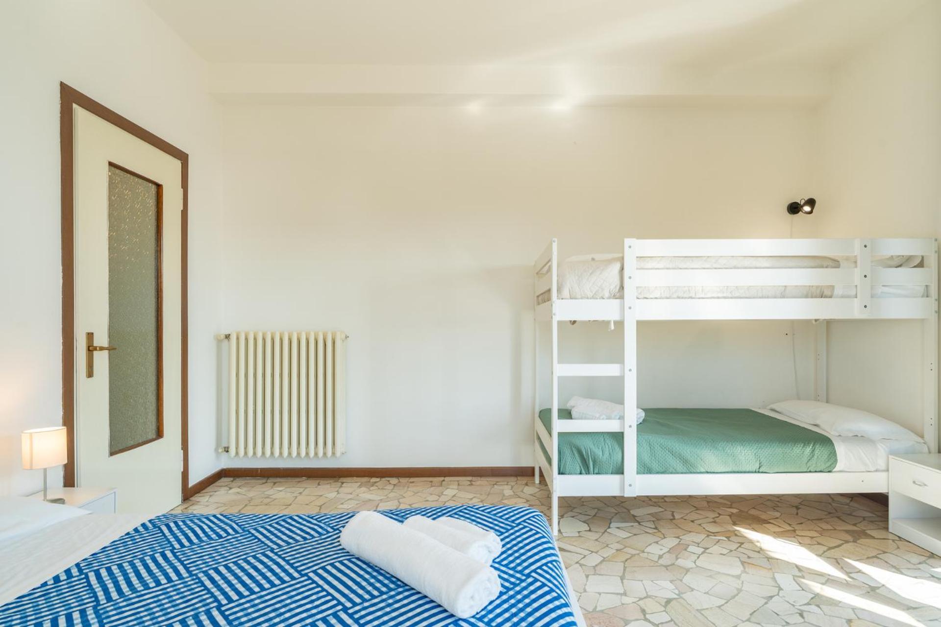 Spacious Apartment With Panoramic Views In Lecco Bagian luar foto